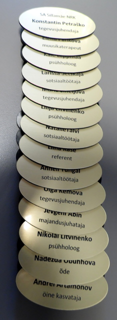 Soikea muotoiset rintakyltit Soikea muotoiset rintakyltit