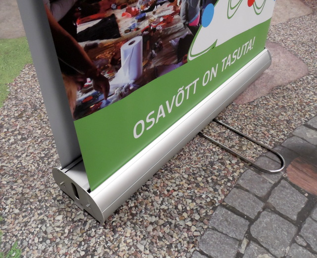 Kaksipuolinen roll up teline Kaksipuolinen roll up teline