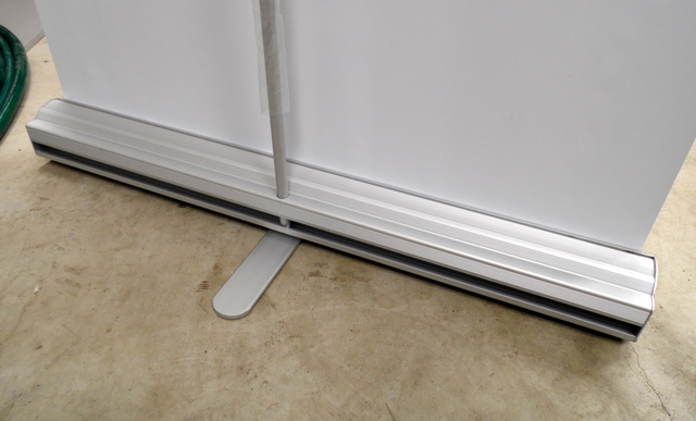 Classinen roll up teline takana Classinen roll up teline takana