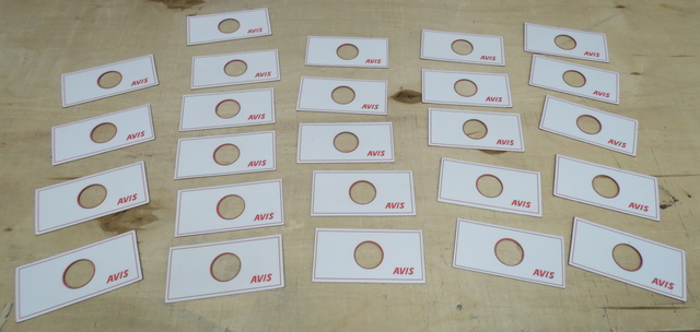 Jyrsitty magneetti tarra AVIS