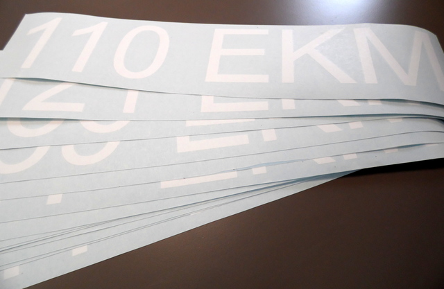 Siirtokalvolla oleva tarra Siirtokalvolla oleva tarra