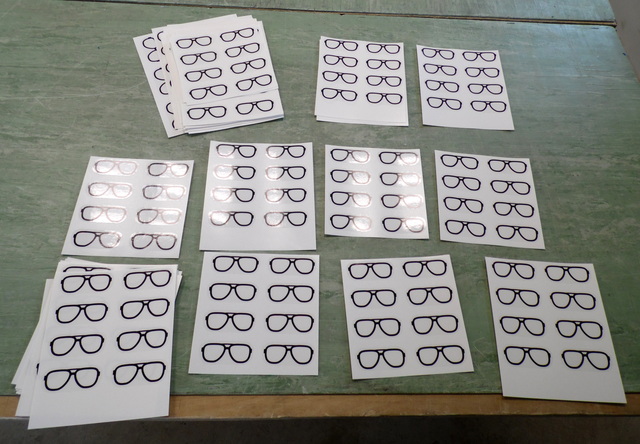 Silmälasien muotoiset tarrat Silmälasien muotoiset tarrat