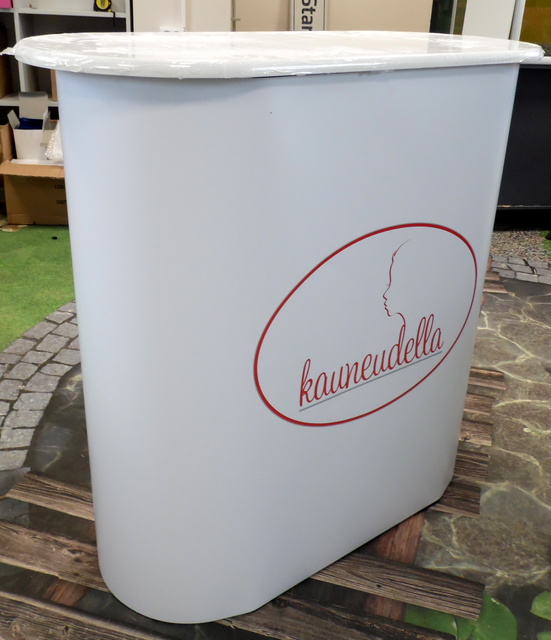 Pieni messupöytä Kauneudella Pieni messupöytä Kauneudella