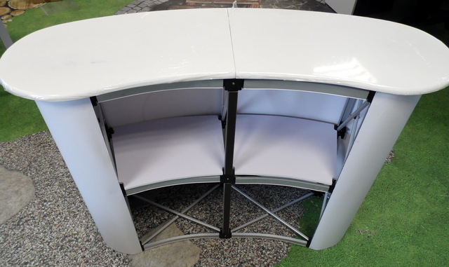 Iso messupöydä Kauneudella