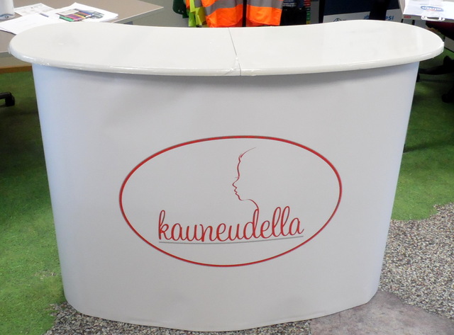 Iso messupöydä Kauneudella Iso messupöydä Kauneudella