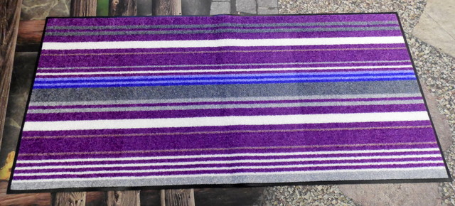 Raidallinen logomatto 120x60 cm Raidallinen logomatto 120x60 cm