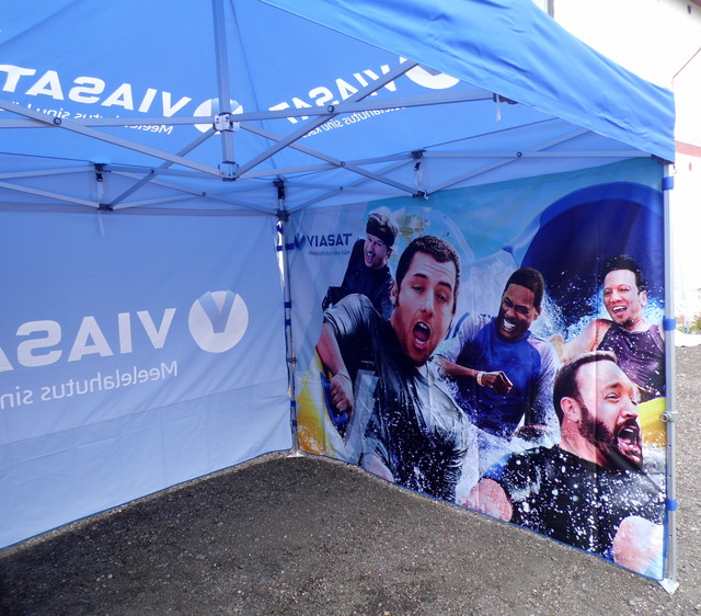 Kaksipuolinen digipainettu 3x3 m Pop-up teltta Viasat Kaksipuolinen digipainettu 3x3 m Pop-up teltta Viasat