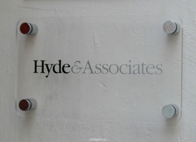 Pleksilasikyltti Hyde & Associates Pleksilasikyltti Hyde & Associates