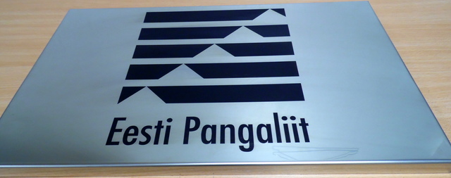Ruostumattomasta teräksestä julkisivukyltti Eesti Pangaliit Ruostumattomasta teräksestä julkisivukyltti Eesti Pangaliit