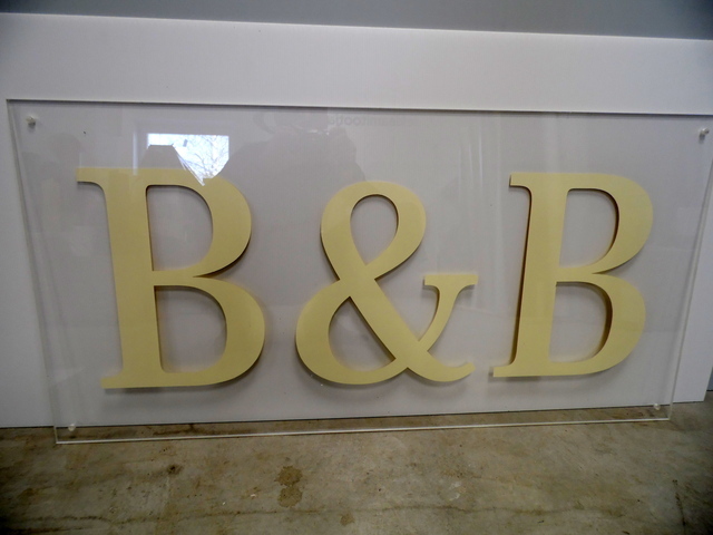 Pleksilasikyltti B&B Pleksilasikyltti B&B