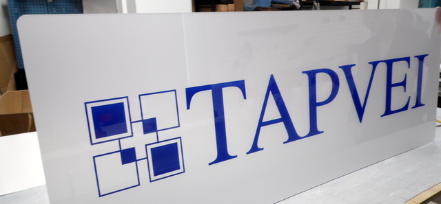 Pleksilasikyltti tarralla Pleksilasikyltti tarralla