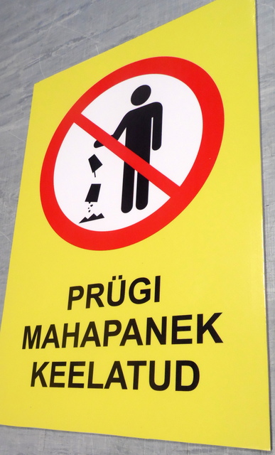 Varoituskyltti tarralla Varoituskyltti tarralla