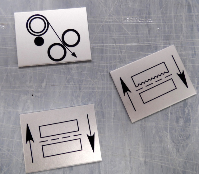 Alumiinikyltti tarralla Alumiinikyltti tarralla