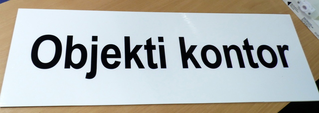 Kyltti rakennukselle Objekti kontor Kyltti rakennukselle Objekti kontor