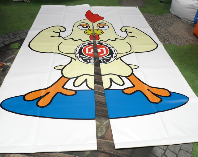 PVC banderolli halkio keskellä PVC banderolli halkio keskellä